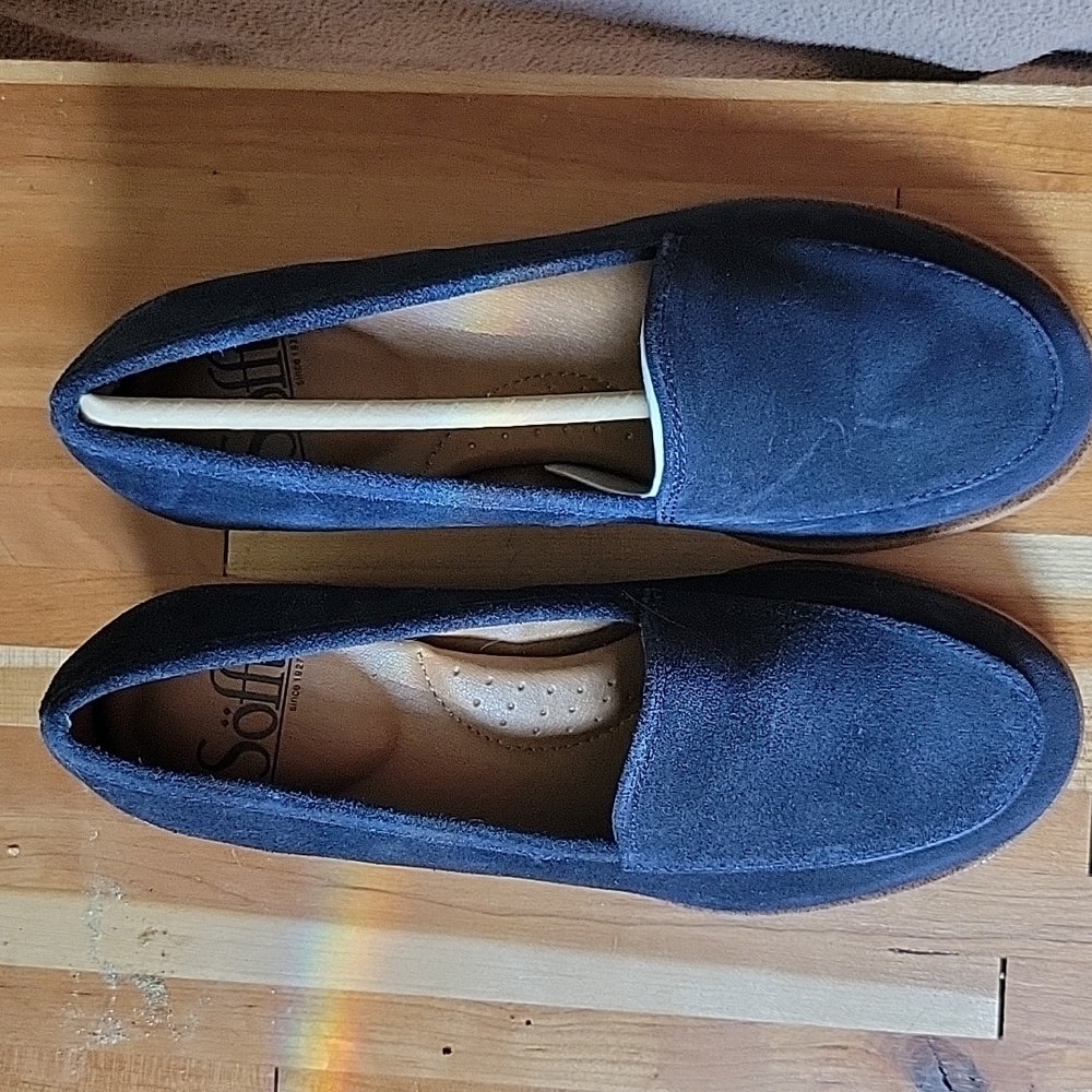 Size 6M Blue Suede Pumps